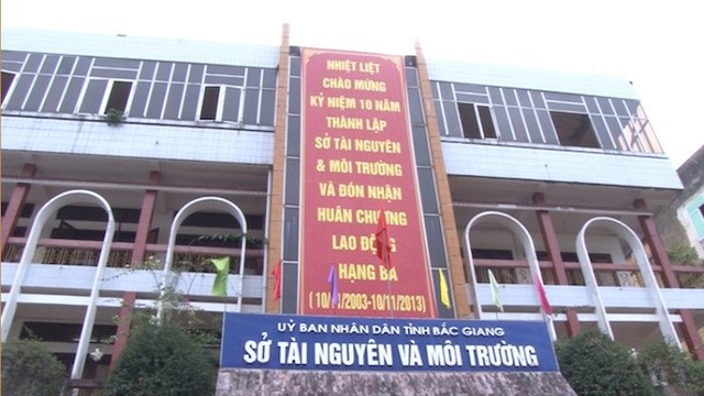 Chưa[-]đủ[-]điều[-]kiện,[-]doanh[-]nghiệp[-]đã[-]được[-]Bộ[-]TN&MT[-]cho[-]phép[-]nhập[-]khẩu[-]phế[-]liệu?